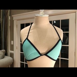 Triangl bikini top